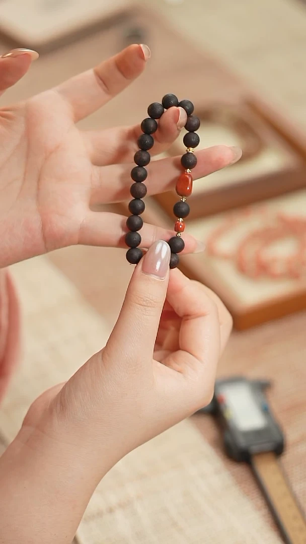 未镶嵌降真香手串清仓福利！降真香 随型南红顶珠手串