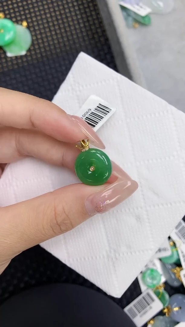 颈饰18K金镶嵌翡翠1111111111