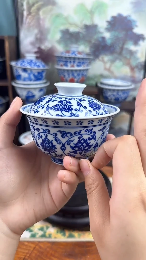 陶瓷青花缠枝莲两才盖碗