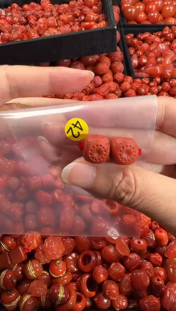 南红玛瑙未镶嵌颈饰1