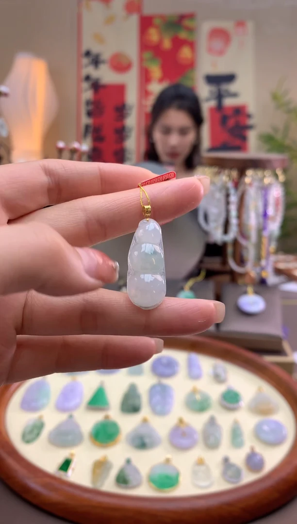 【闪购商品】翡翠颈饰18K金镶嵌豆子