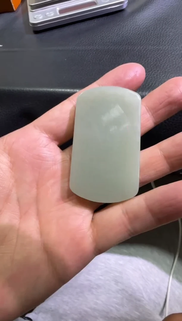 吊坠(不含链)未镶嵌和田玉且末近矿高青白牌子（产地直发）