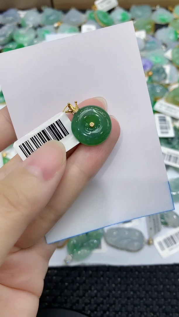 翡翠18K金镶嵌颈饰111111111