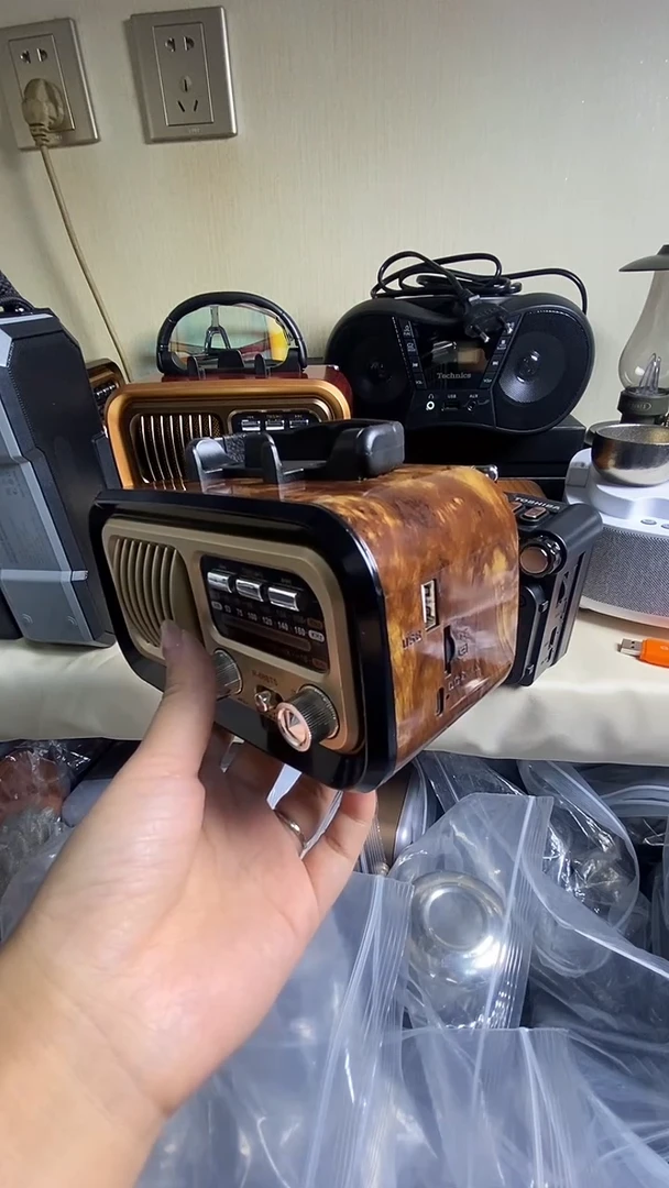 小日太阳能板收音机