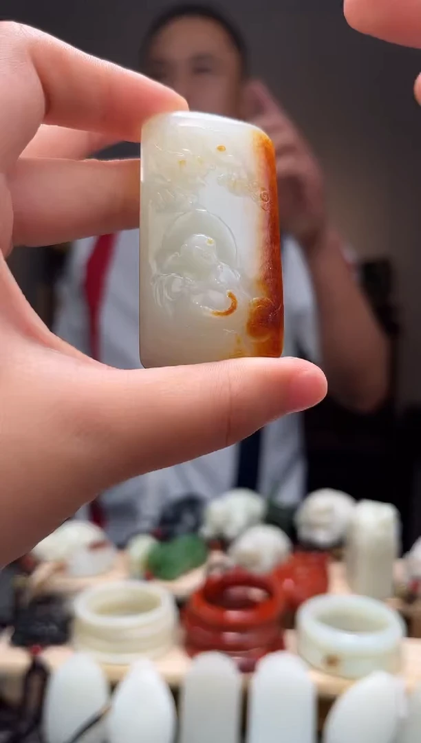颈饰未镶嵌和田玉吊坠