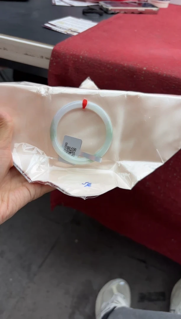 未镶嵌手镯（圆镯）翡翠翡翠手镯1