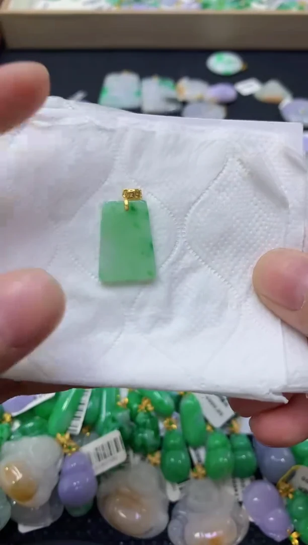 颈饰未镶嵌翡翠天然缅甸翡翠A货