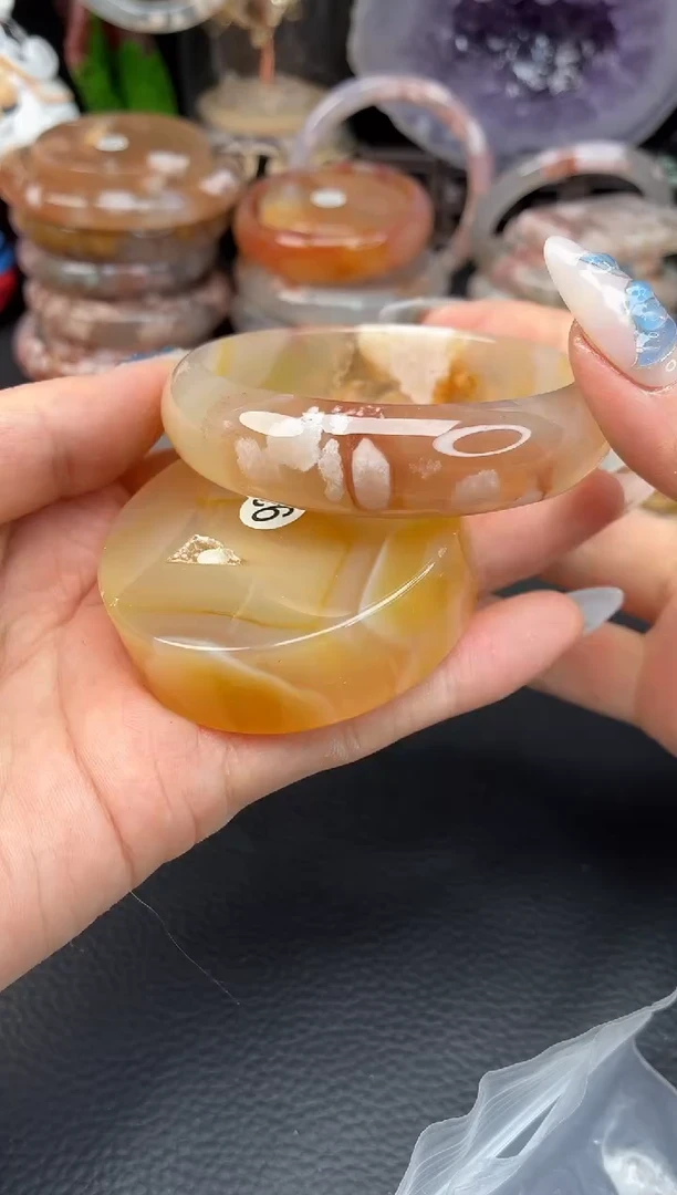 未镶嵌手镯（圆镯）石英质玉54
