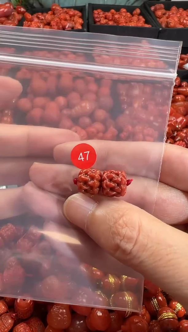 南红玛瑙未镶嵌颈饰1