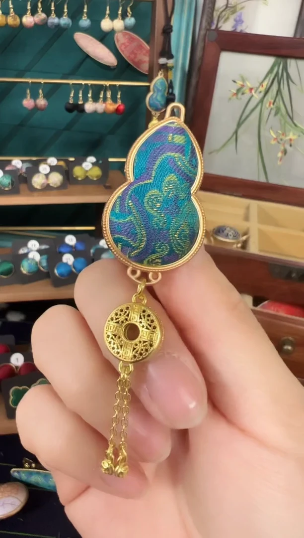 【闪购商品】【年后预售】铜翡金葫芦胸针随机花位