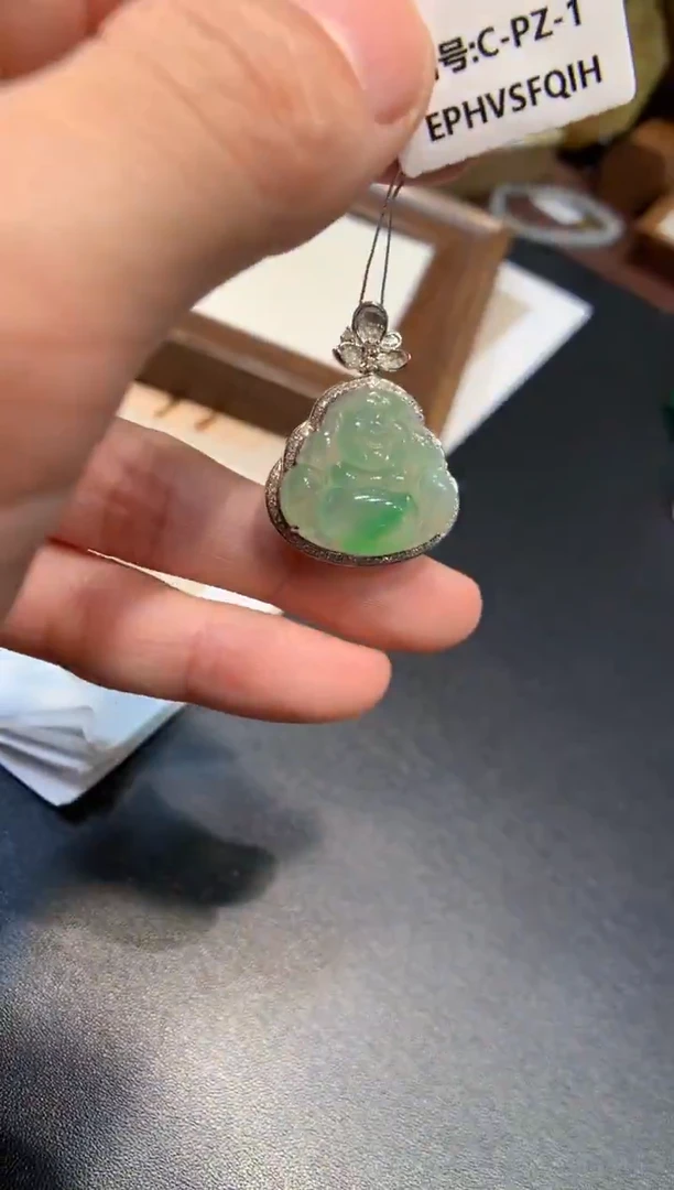 颈饰18K金镶嵌翡翠佛公