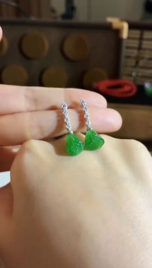 18K金镶嵌翡翠耳饰耳饰