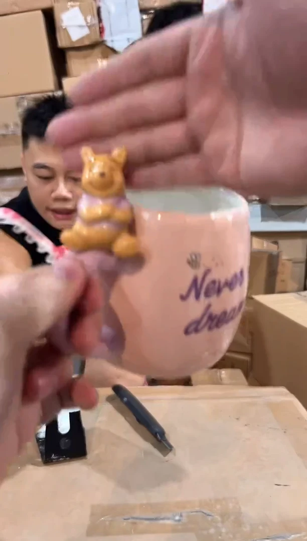 瓷片粉色维尼水杯