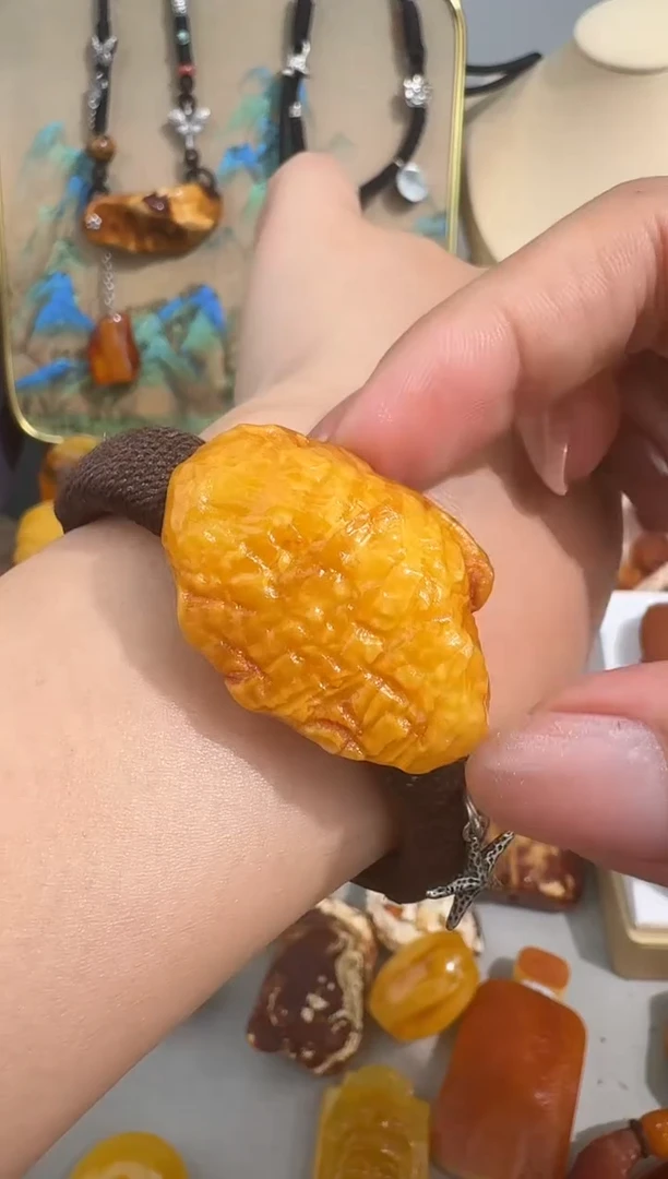 未镶嵌琥珀裸石琥珀