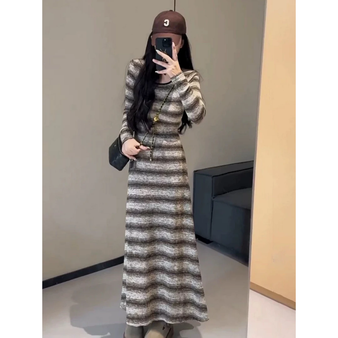 新款法式秋冬2025大码针织棉裙女士内搭打底圆领包臀日常梭织连衣