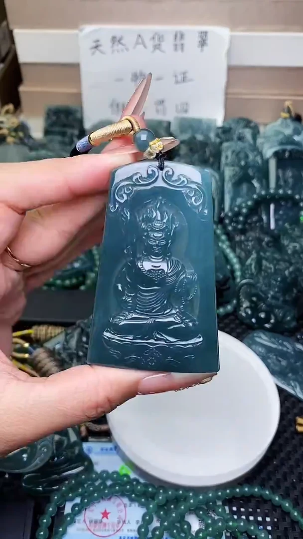 颈饰未镶嵌翡翠