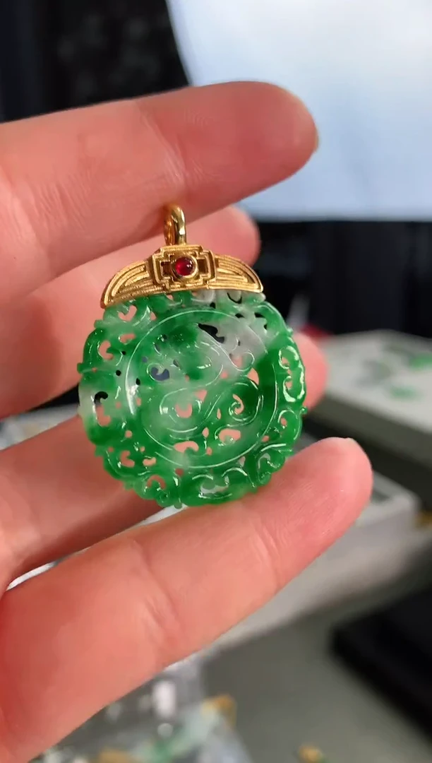 【闪购商品】翡翠吊坠(不含链)18K金镶嵌吊坠