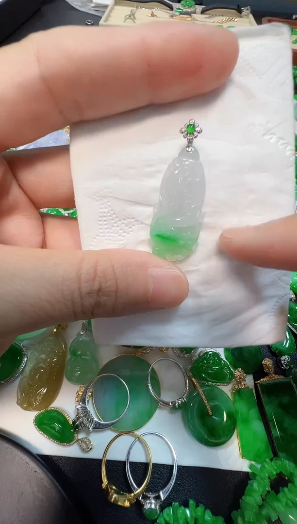 吊坠(不含链)18K金镶嵌翡翠1380