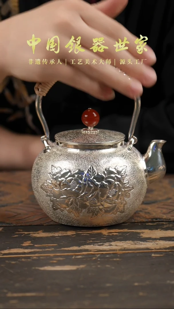 手工雕刻莲花提梁壶