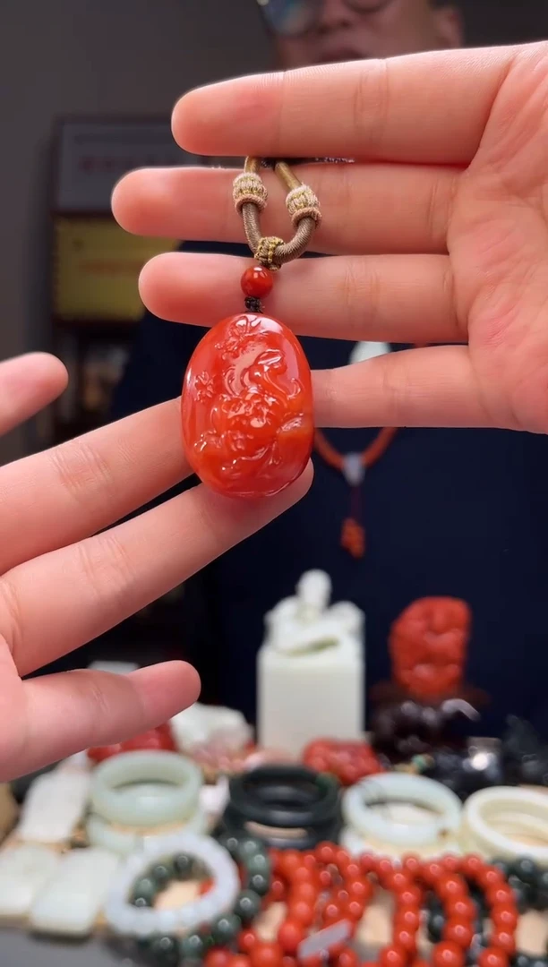 颈饰未镶嵌南红玛瑙吊坠