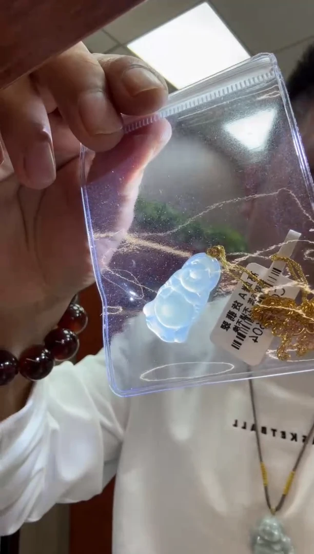 18K金镶嵌挂件翡翠A货翡翠多样性孤品