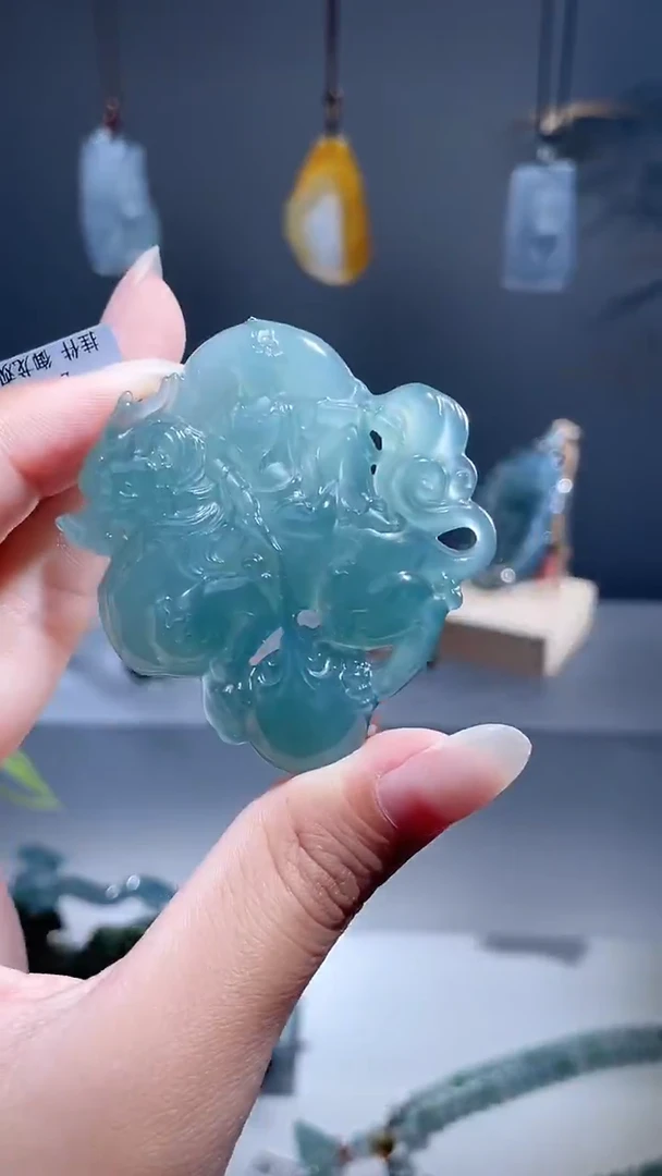 颈饰未镶嵌翡翠御龙观音
