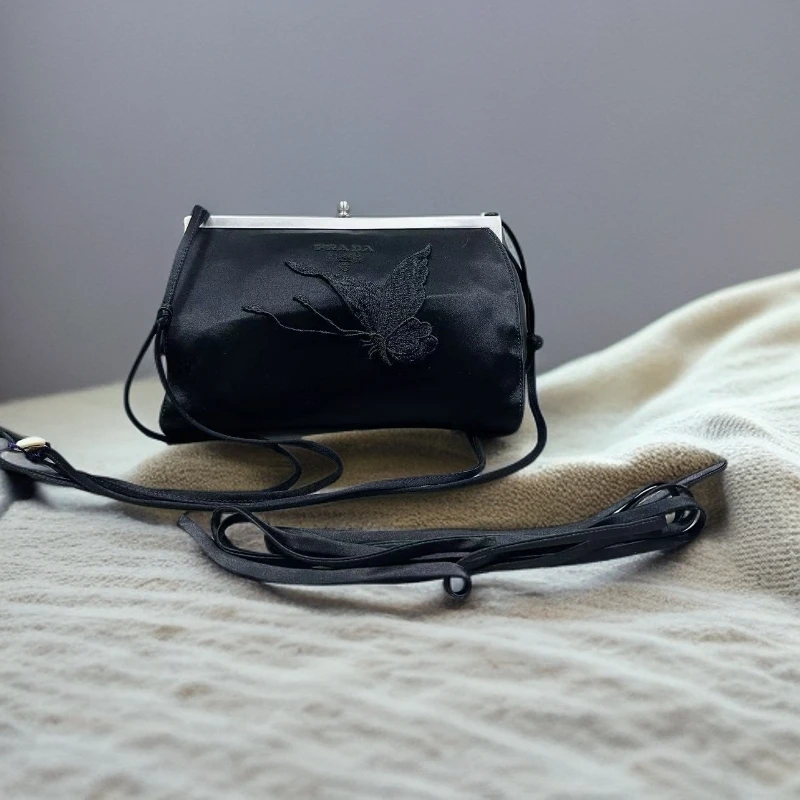 95新 Prada/普拉达  黑色降落伞布蝴蝶刺绣单肩包 1888 0257