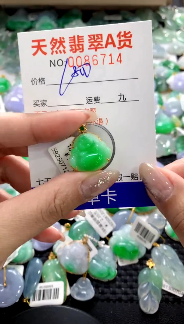 颈饰18K金镶嵌翡翠1111111111111111