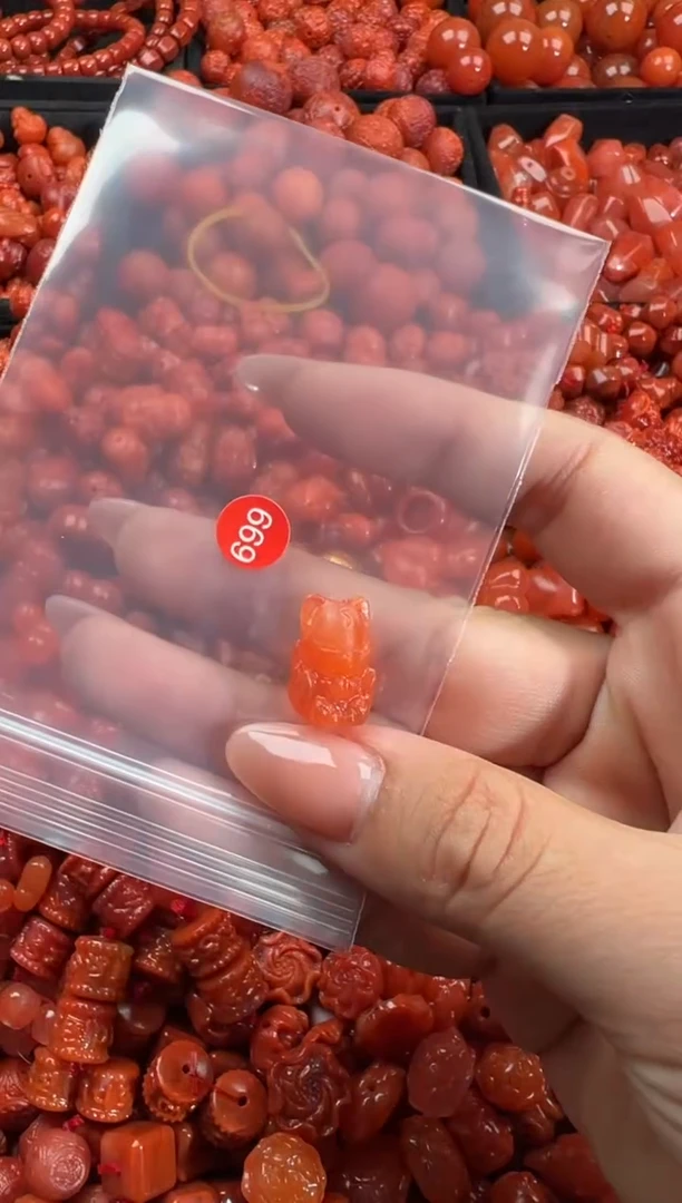 南红玛瑙未镶嵌颈饰1