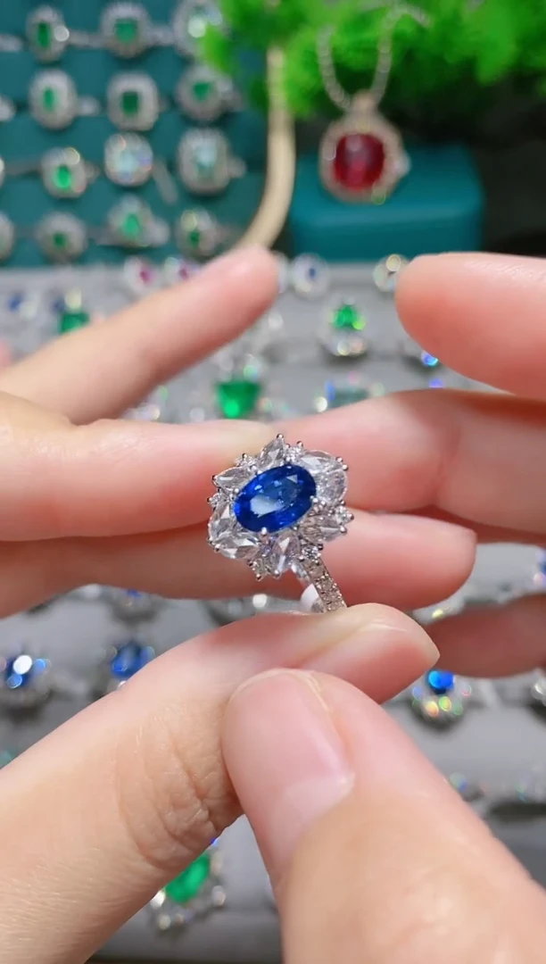 18K金戒指蓝宝石18K金镶嵌.