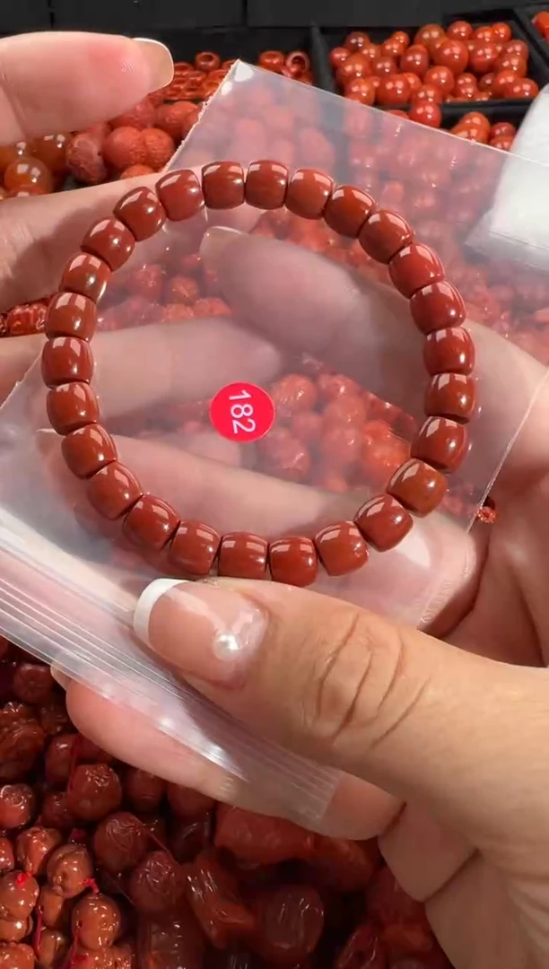 颈饰未镶嵌南红玛瑙1