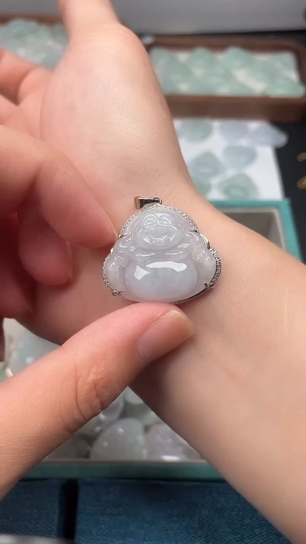 翡翠未镶嵌颈饰佛公