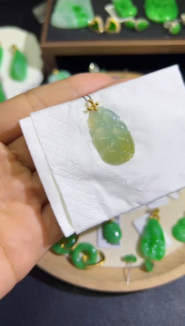 【闪购商品】翡翠颈饰18K金镶嵌Q缅料A货翡翠/支持复检/一件