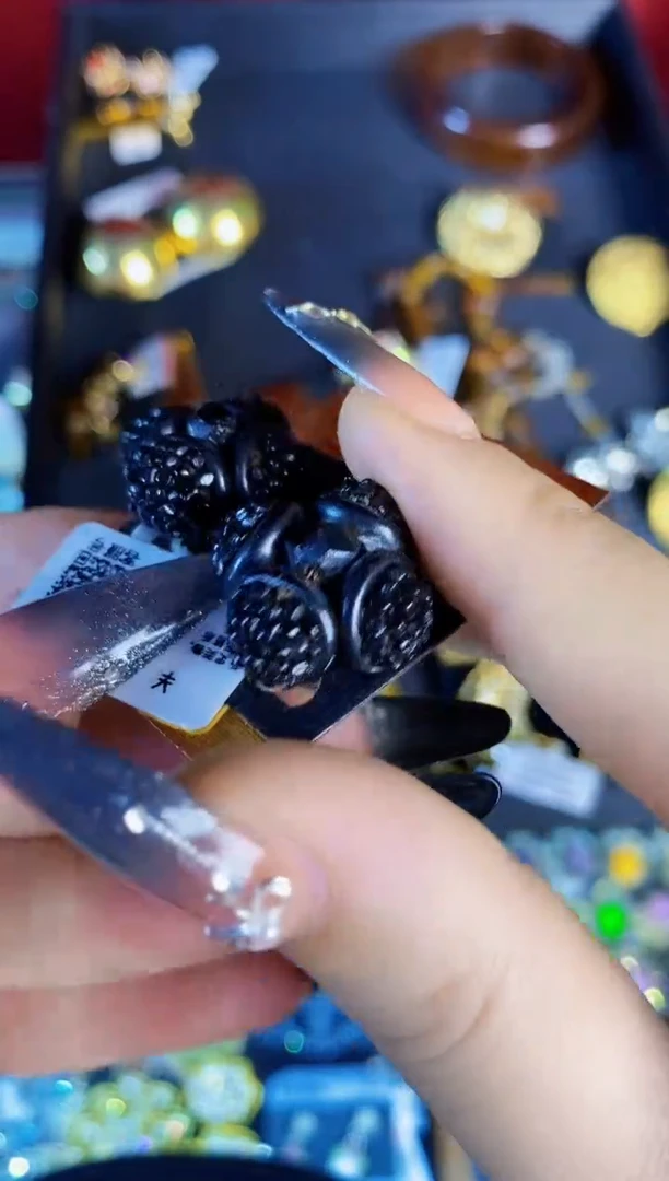 瓷片楚楚中古珠宝甄选不退换