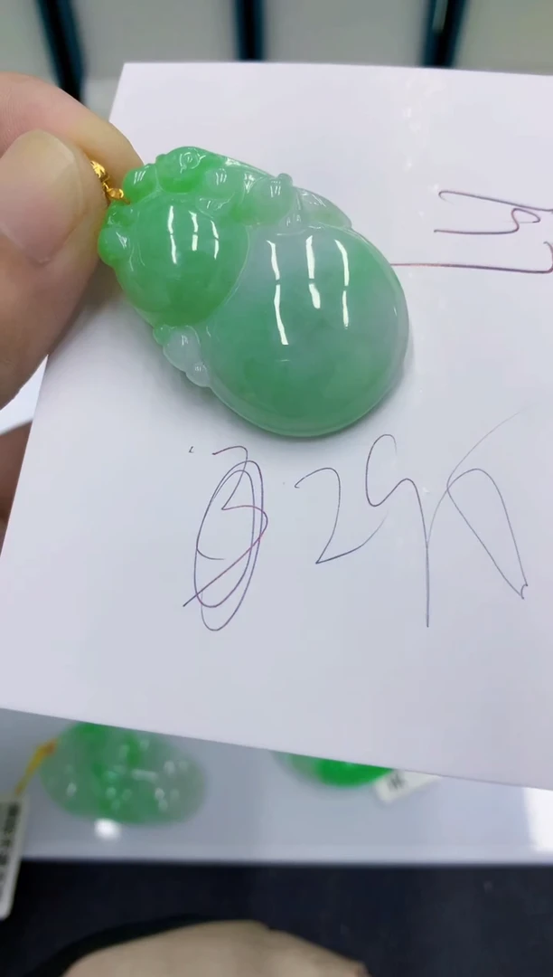 颈饰18K金镶嵌翡翠翡翠