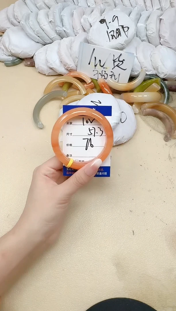 未镶嵌手镯石英质玉102/57.3
