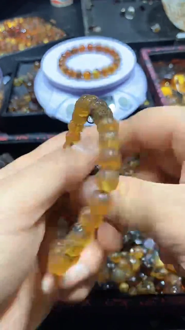 琥珀颈饰未镶嵌墨*天然缅甸琥珀珠子