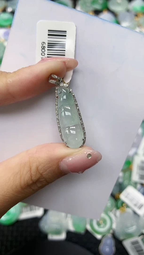 翡翠18K金镶嵌颈饰11111111111