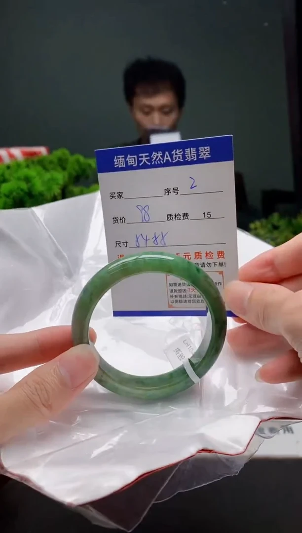 翡翠手镯未镶嵌2缅甸天然A货翡翠需包容瑕疵，介意慎拍
