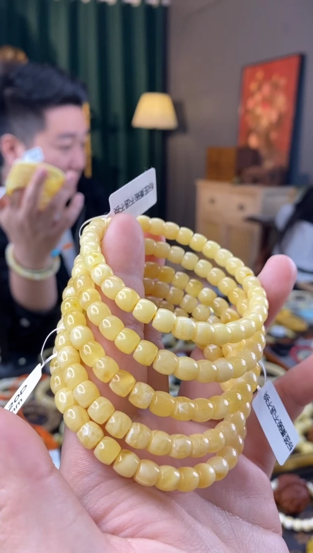 【闪购商品】蜜蜡手串未镶嵌6.5mm直切微瑕多样发其一