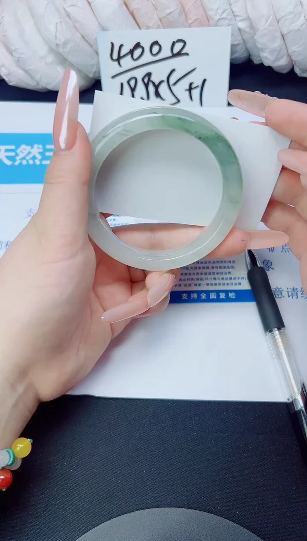 石英质玉手镯未镶嵌122/58.7