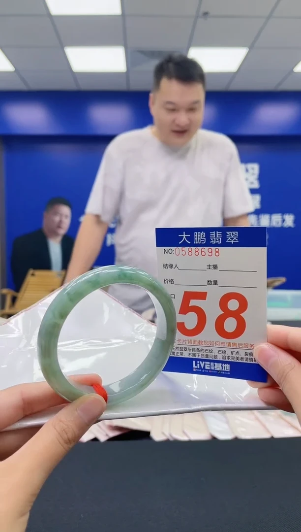 翡翠手镯未镶嵌AAAAAAAAAA