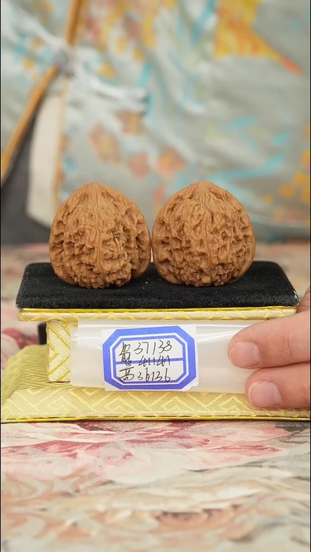 【闪购商品】文玩核桃把件赵喜满南将石