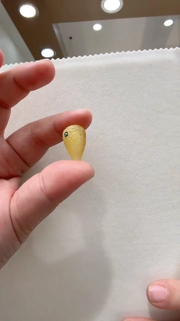 未镶嵌琥珀裸石三通