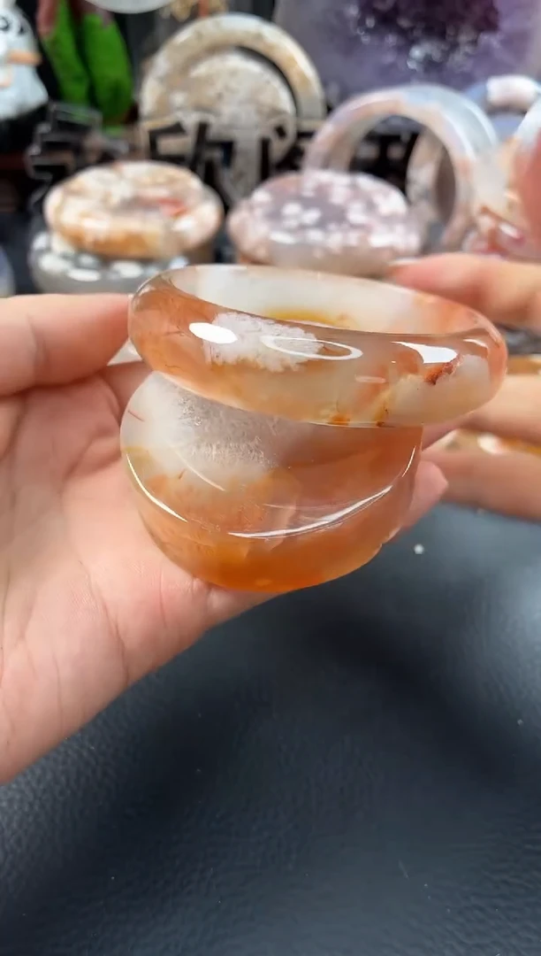 未镶嵌手镯（圆镯）石英质玉57