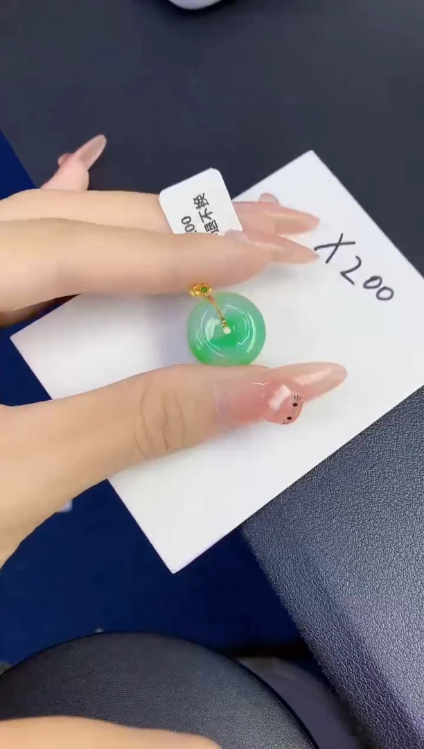 颈饰18K金镶嵌翡翠缅甸天然翡翠A货