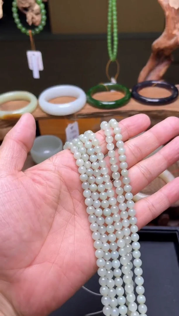 项链未镶嵌和田玉108卡6且末青白珠链 多样性发一