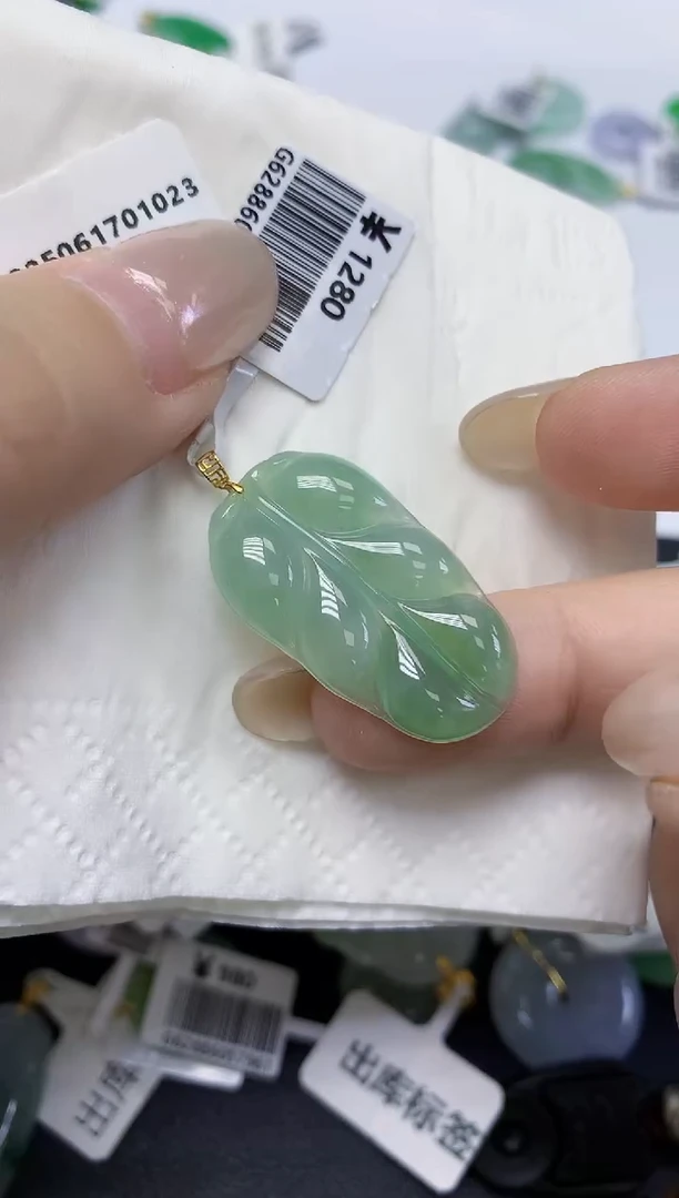 翡翠18K金镶嵌颈饰天然缅甸翡翠A货