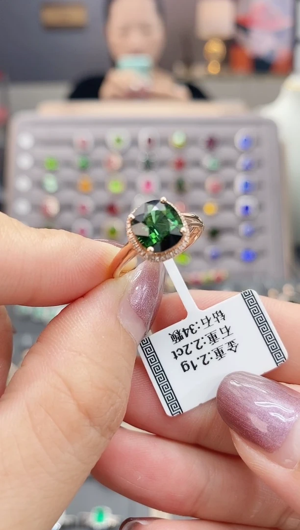 碧玺戒指18K金镶嵌2.2