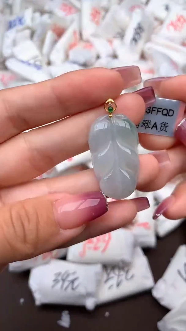 【闪购商品】翡翠挂件18K金镶嵌—